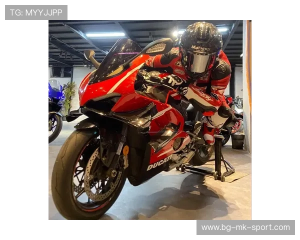 赛车服饰潮流：激发粉丝创意，赛车服设计图