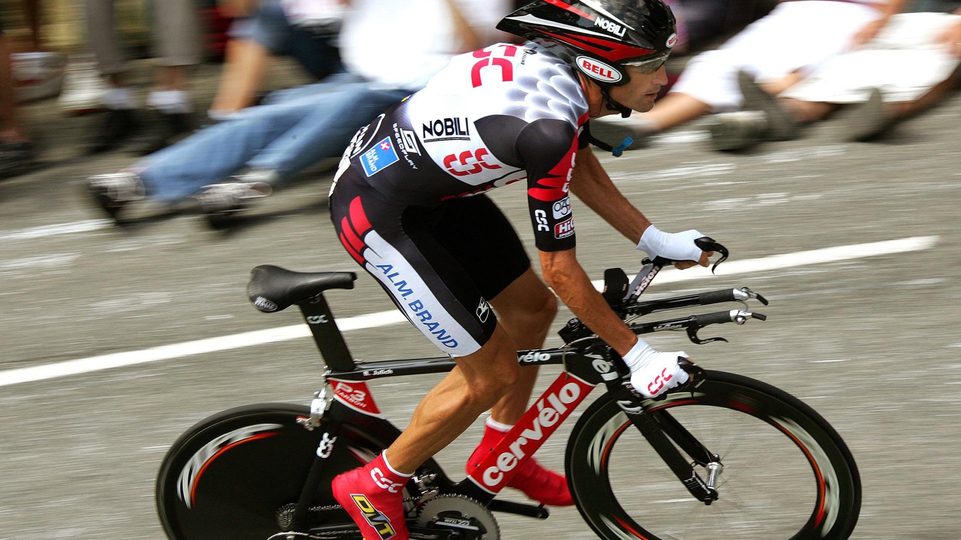 “马科斯·莫奇:阿根廷美洲狮队的防守堡垒,未来将愈加出色”